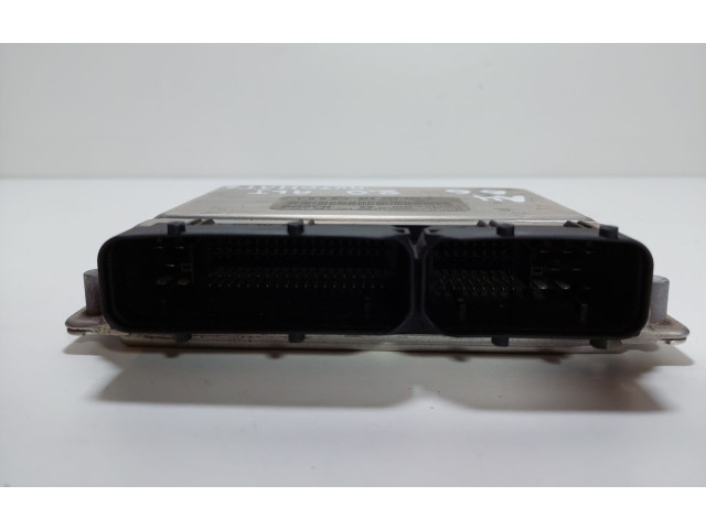 Блок управления двигателя 8E0909557E   Audi A4 S4 B6 8E 8H
