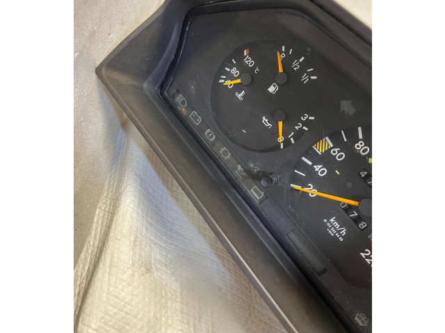 Přístrojová deska  Mercedes-Benz E W124 1990 1244407311  