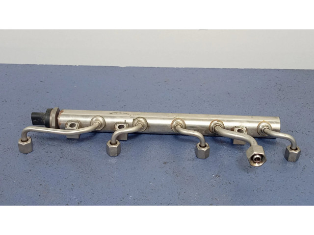 Vstřikovací lišta 8601017   BMW 7 G11 G12  pro benzínový motor 4.4 N63B44C 