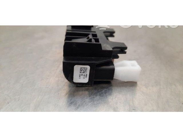 Блок предохранителей  M8E214K131AA   Land Rover Range Rover Sport L461    
