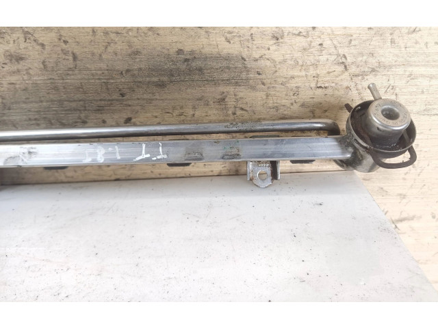 Топливная рампа 06A133681B   Audi TT Mk1  
