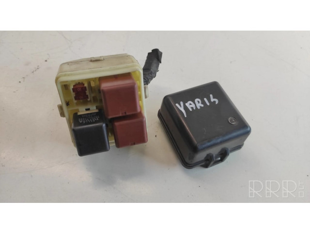  Pojistková skříňka 9098702016, 156701570   Toyota Yaris 2000