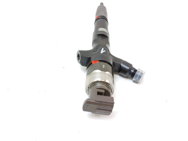 Vstřikovač 2367030400   Toyota Hilux (AN10, AN20, AN30)  pro naftový motor 3.0  