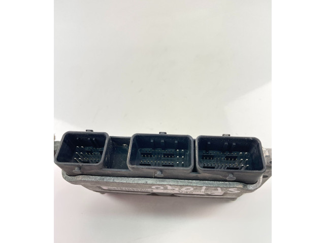 Řídící jednotka 237102885R, 237102071R   Renault Clio IV 2014