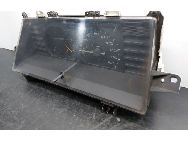 Přístrojová deska  Toyota Corolla E80 1986 83010-1A431  