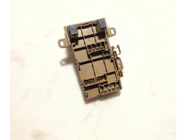 Блок предохранителей 82201FJ211, 812157   Subaru Forester SJ    