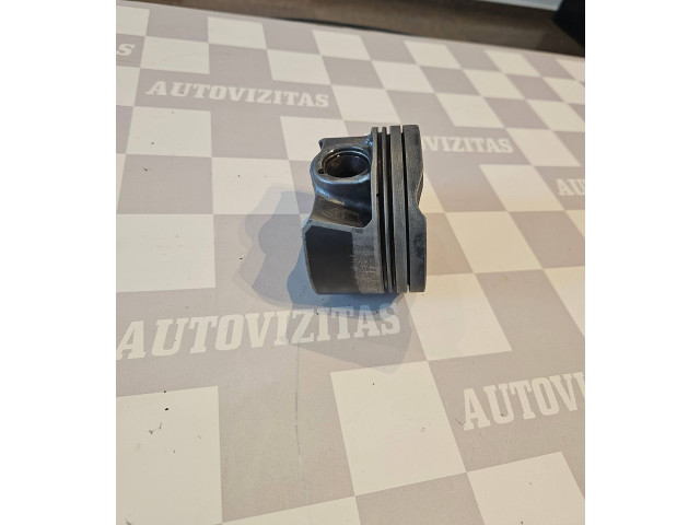  Поршень  8678934  BMW 5 G30 G31  