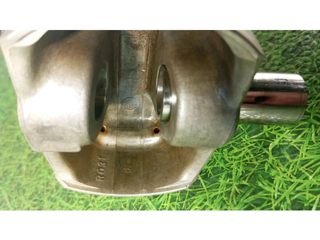 Píst 92L93, 7840920   BMW M5  pro benzínový motor 5.0 S85 B50AA 