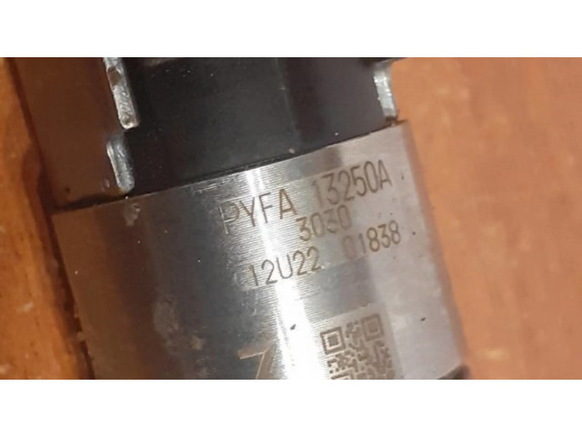 Vstřikovač PYFA13250A, 12U22-01838   Mazda CX-5 II  pro benzínový motor 2.5  