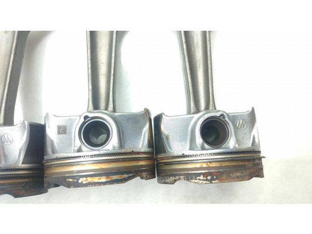 Píst 82L209   BMW 3 G20 G21  pro benzínový motor 3.0  