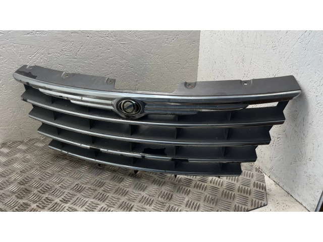 Передняя решётка Chrysler Grand Voyager IV 2001-2007 года 04857802AB, 43511      