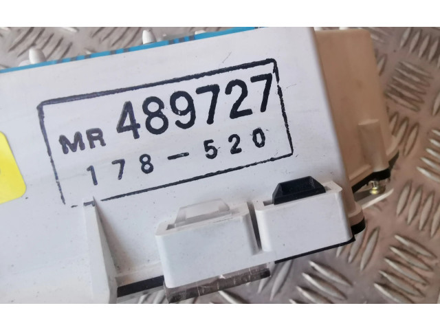 Панель приборов MR489727, 178520   Mitsubishi Space Wagon       