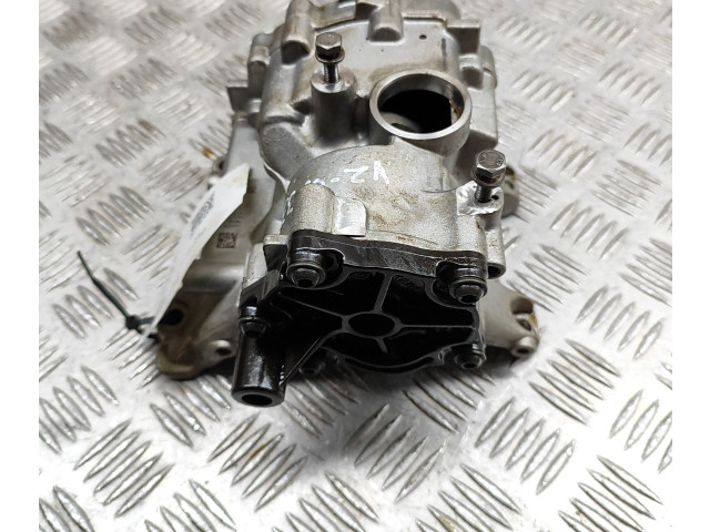 Масляный насос  B58 B30 A 7643046, 72336351  BMW 2 F22 F23 