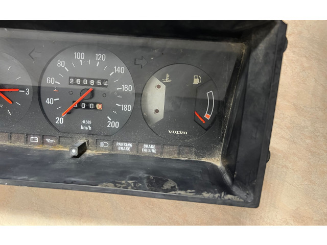 Přístrojová deska  Volvo 240 1985 1348058  