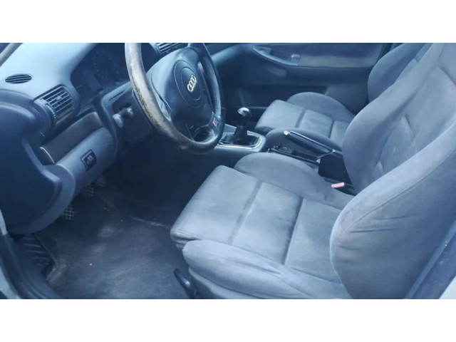 Vstřikovač 038130073F   Audi A4 S4 B5 8D  pro benzínový motor 2.8 AJM 