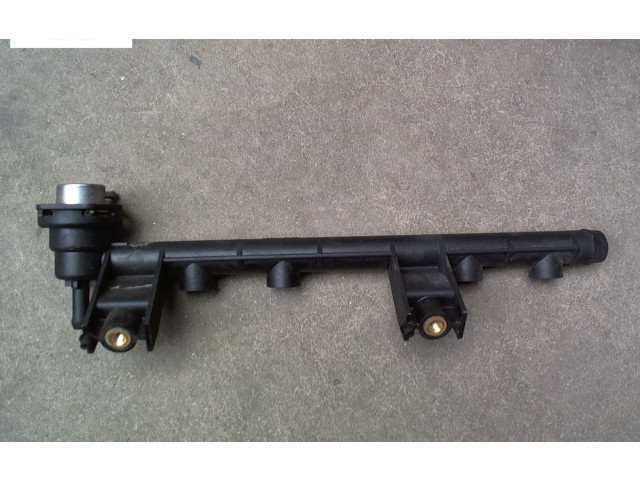 Топливная рампа 7700870914   Renault Twingo I  