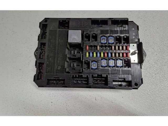 Блок предохранителей  DX23-14A005-EAC   Jaguar XF    