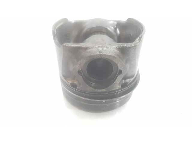 Píst E6B, 234102A967   Hyundai i30  pro naftový motor 1.6  