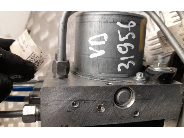 Блок управления АБС 104474510B, 118871200C   Tesla Model Y