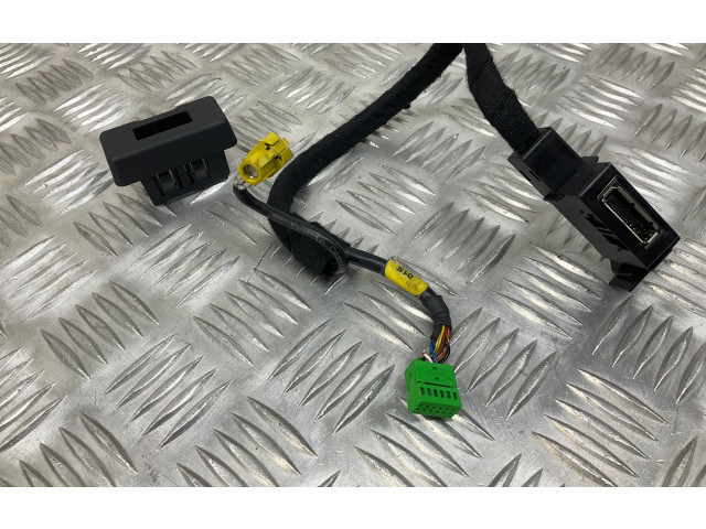 Разъем iPod 4F0035727, 4F0035909   Volkswagen Touareg II