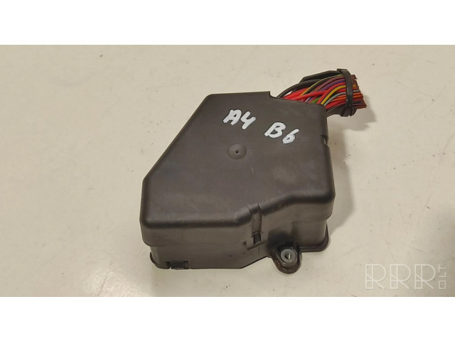 Блок предохранителей A053063, 8D2941824   Audi A4 S4 B6 8E 8H    