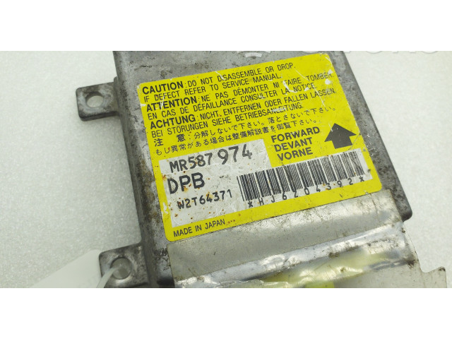 Подушка безопасности водителя MR587974, W2T64371   Mitsubishi L200