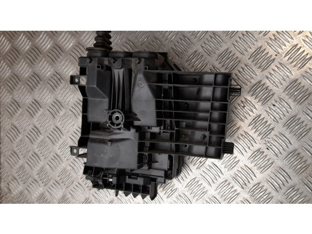 Блок предохранителей  39040853   Vauxhall Astra K    