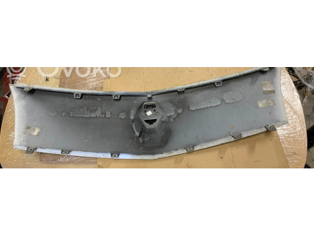 Передняя решётка Renault Kangoo II 2008-2014 года 8200499017, 2000346      