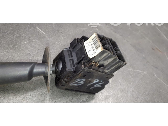Ручка стеклоочистителей 36602E   Nissan Vanette