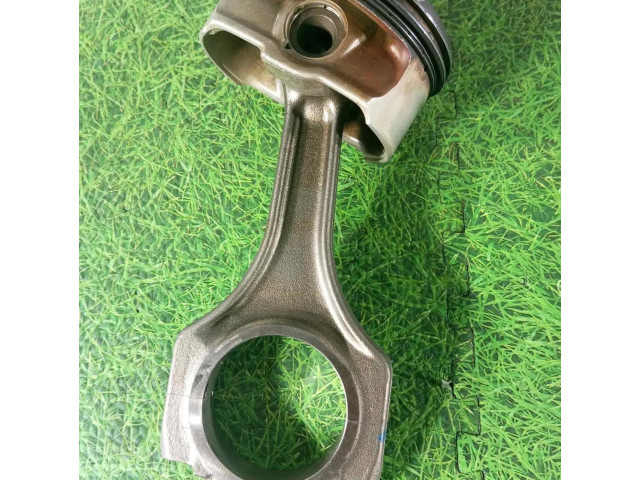 Píst 7840924, 7838623   BMW M5  pro benzínový motor 5.0 S85 B50AA 