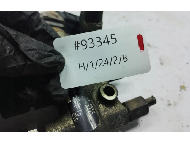 Топливная рампа 057130763H   Audi A8 S8 D3 4E  