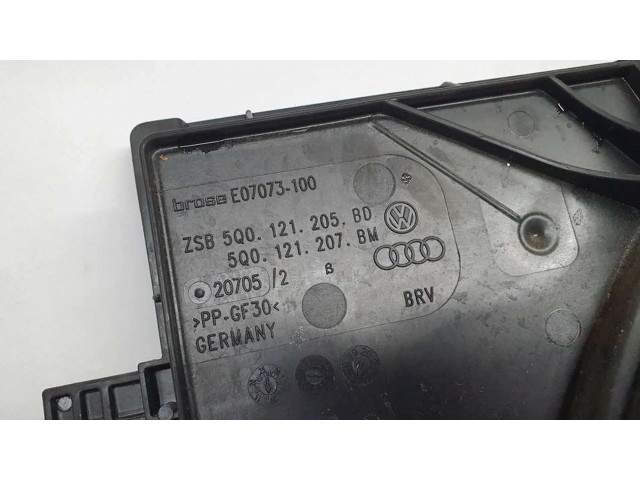 Вентилятор радиатора     5Q0121205BD, E07073100    Audi A3 8Y 