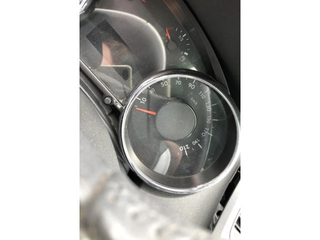 Přístrojová deska  Peugeot 5008 2010 9810462780  