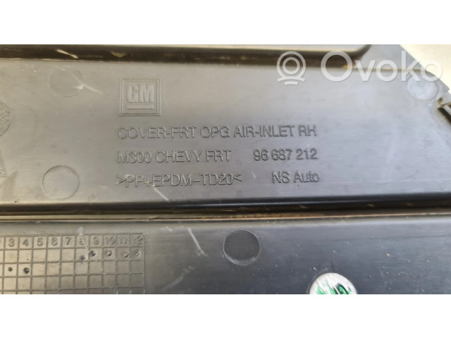Нижняя решётка (из трех частей) Chevrolet Spark  96687212      