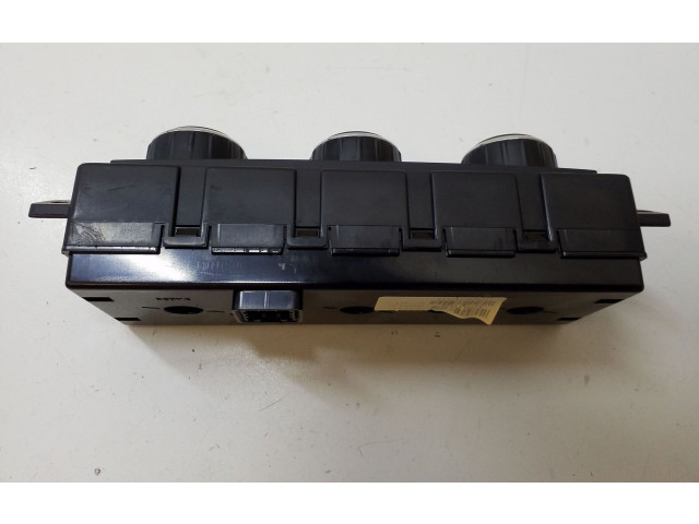 Блок управления климат-контролем 55111313AB   Chrysler Town & Country V