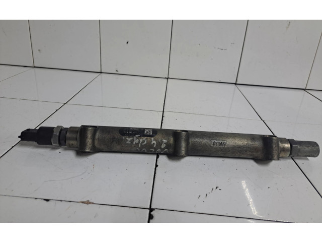 Vstřikovací lišta 8658252, 002229J1   Volvo V70     