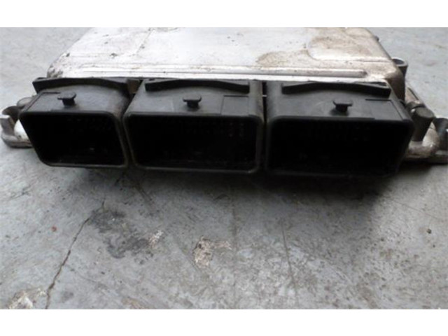 Řídící jednotka BOSCH0281010632, HOM8200051608   Renault Trafic I 2002