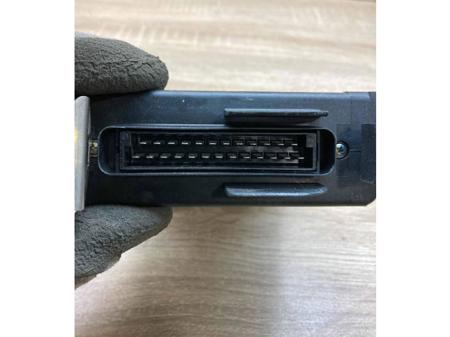 Řídící jednotka 811906264, 0280800104   Audi 80 90 B3 1986