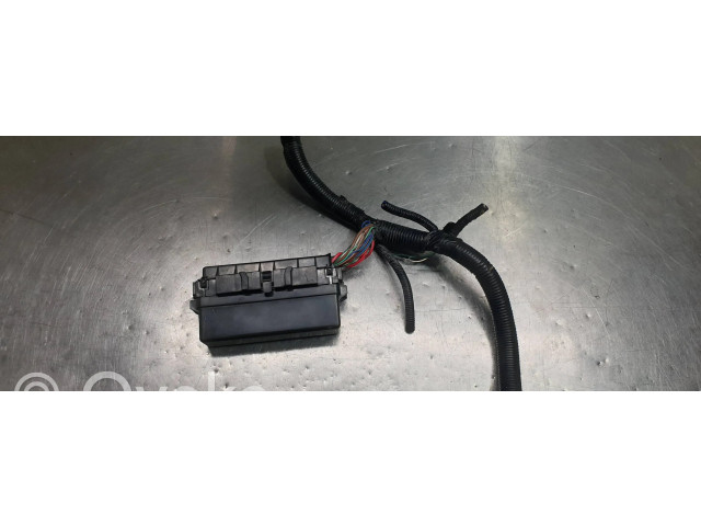   Pojistková skříňka 63564307   Nissan NV200 2010