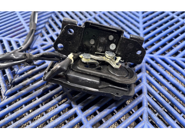 Замок багажника     Toyota Prius (XW30) 2009 - 2015 года