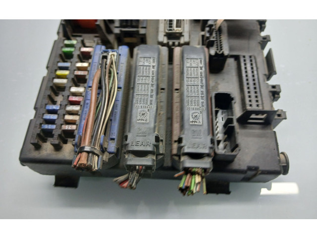 Блок предохранителей 13112913, 519048029   Opel Signum    