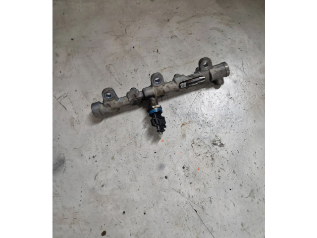 Vstřikovací lišta 0445214258   Renault Trafic II (X83)     