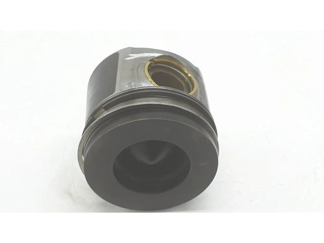 Píst 11258571012   BMW 2 F22 F23  pro naftový motor   