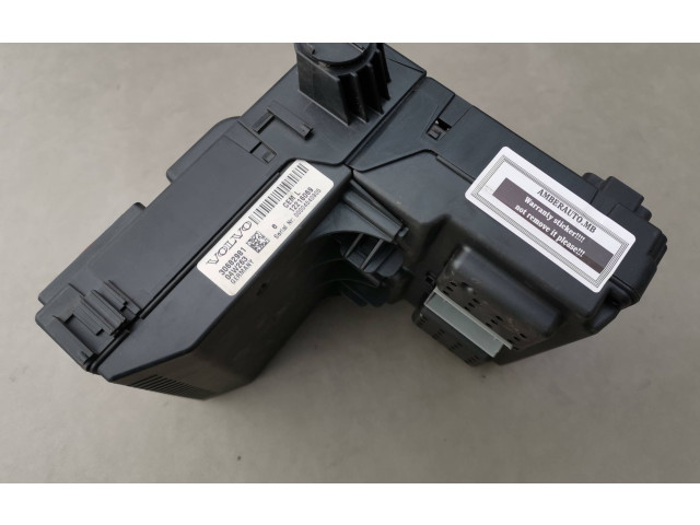 Zámek zadních dveří 30682981   Volvo V70 2006