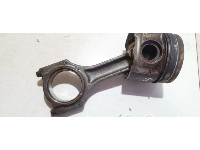 Píst    BMW 4 F32 F33  pro naftový motor 2.0  