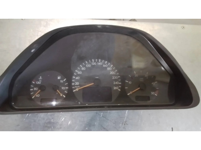 Přístrojová deska  Mercedes-Benz E W210 2001 A2105402911, 110080063008  